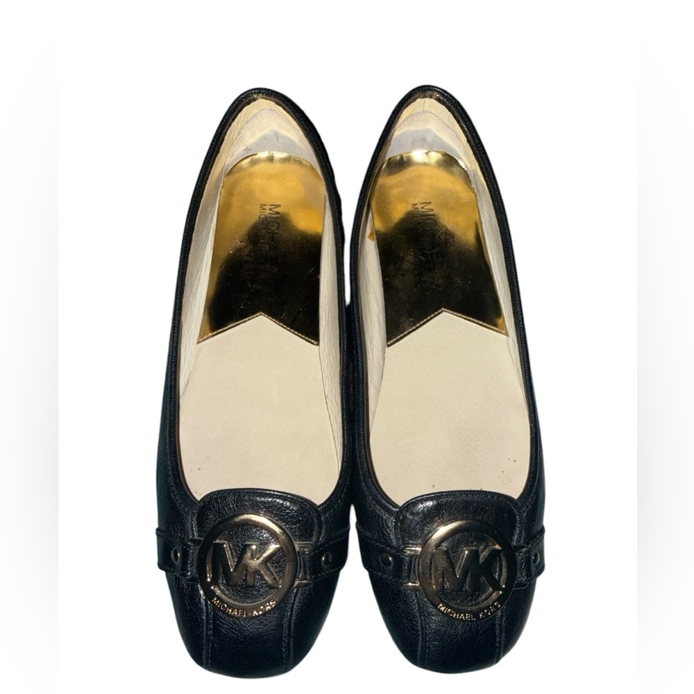 •MICHAEL KORS•BLACK & GOLD LOGO MEDALLION FLUTON MOCCASIN BALLET-FLATS SIZE 8